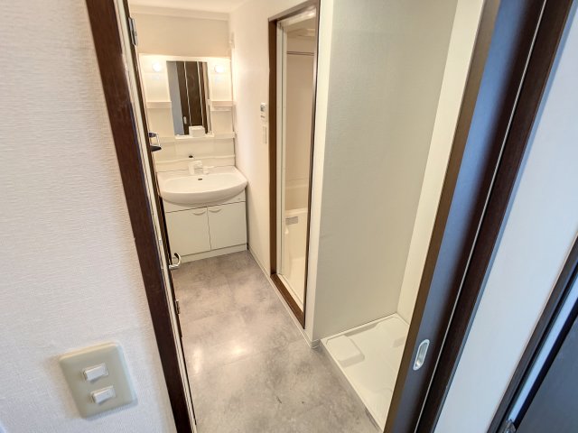 洗面設備　掲載写真は同型モデルを掲載しております。実際のお部屋と仕様等