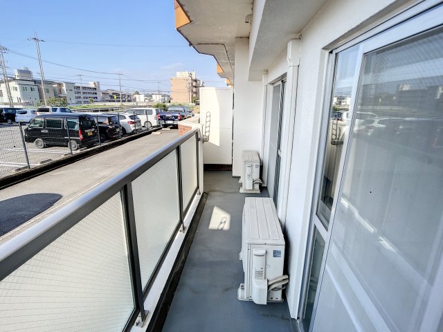 バルコニー　掲載写真は同型モデルを掲載しております。実際のお部屋と仕様等