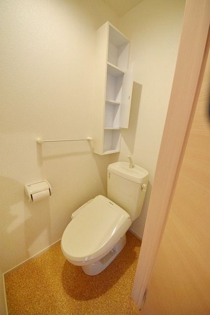 トイレ　温水洗浄便座