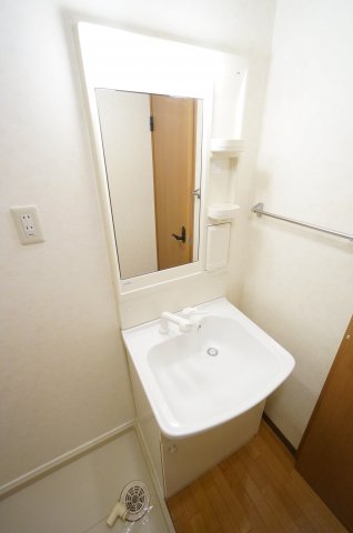 洗面設備　※同物件・反転タイプの写真です。