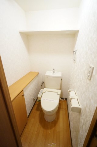 トイレ　※同物件・反転タイプの写真です。