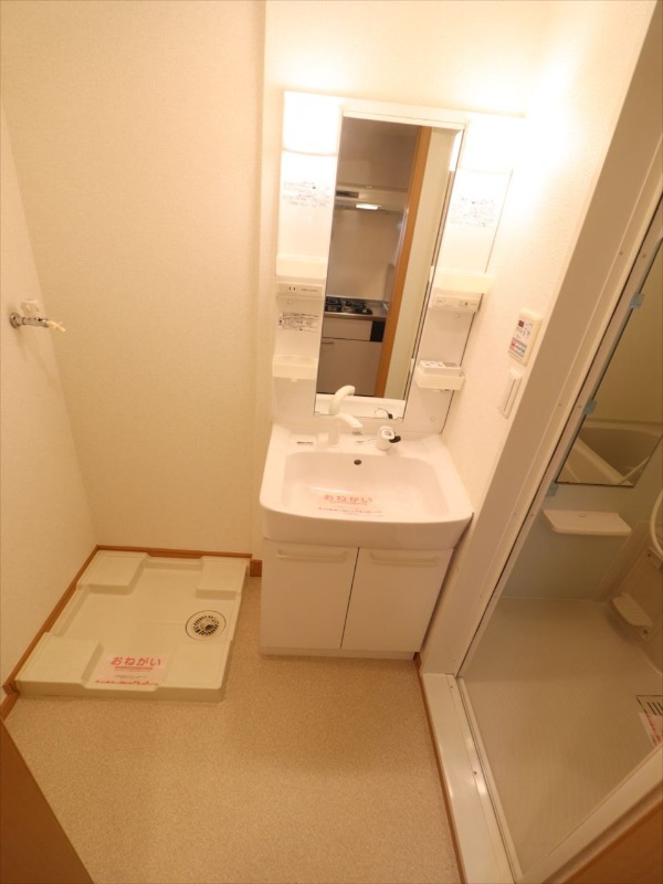 洗面設備　広々とした脱衣洗面所