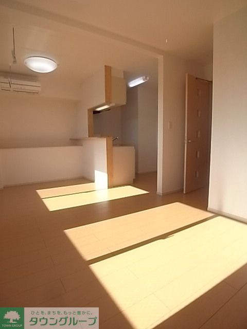 居室・リビング　※同物件2階参考写真です