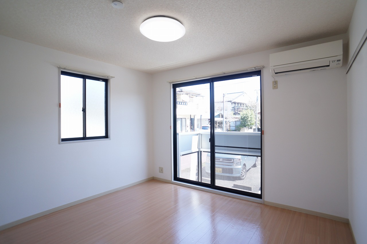 その他部屋・スペース　窓からはさわやかな日差しが入ります