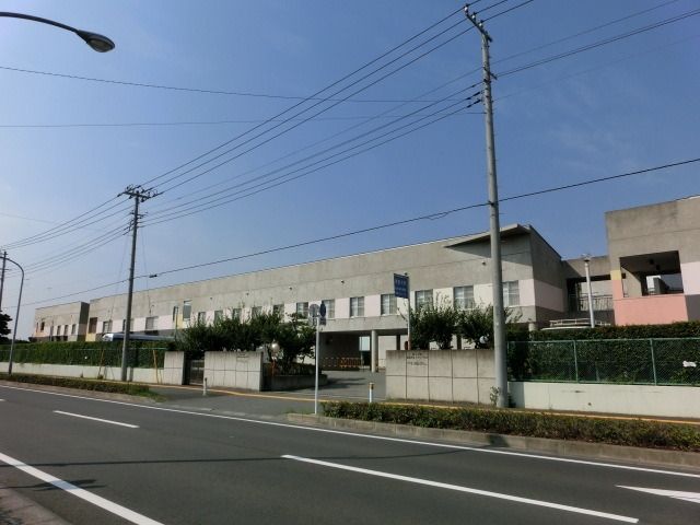 その他　運動場（その他）まで590m