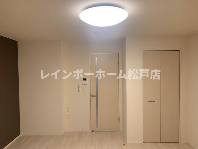 居室・リビング　こちらのリビングで趣味の時間をお楽しみください