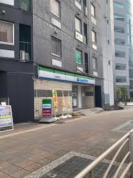 コンビニ　ファミリーマート横浜栄町店（コンビニ）まで356m