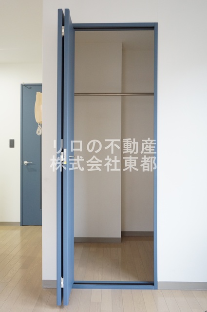 収納　ウォークインクローゼット収納！室内を広くご活用いただけます