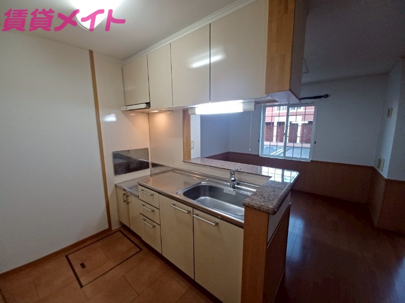 キッチン　同物件別部屋反転タイプ