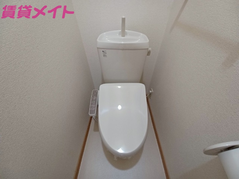 トイレ　同物件別部屋反転タイプ