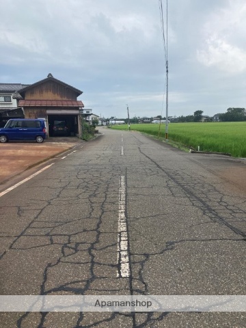 その他　前面道路（その他）まで0m