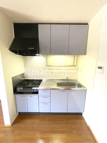 キッチン　イメージとして同建物他部屋を表示しています。