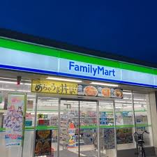 コンビニ　ファミリーマート 中野中央五丁目店（コンビニ）まで231m