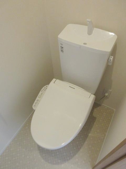 トイレ　嬉しい温水洗浄便座♪