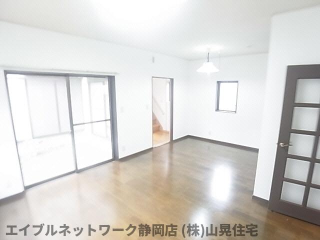 居室・リビング　居間です