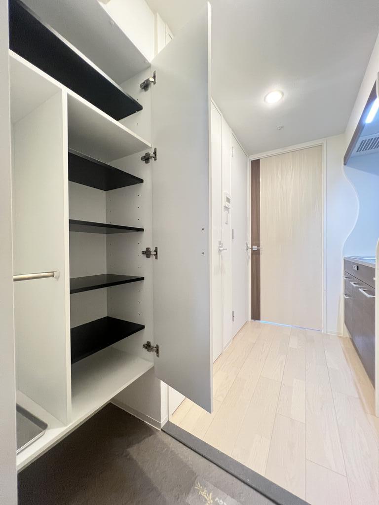 玄関　お気に入りの靴をしっかり収納できるシューズボックスです