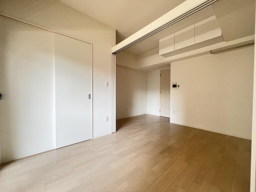 その他　洋室間の戸を開けると開放感が増します
