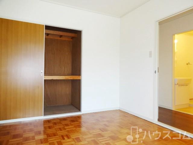 その他部屋・スペース　玄関を入って直ぐの洋室です。