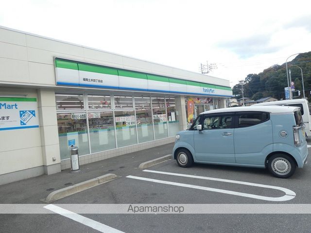 コンビニ　ファミリーマート（コンビニ）まで2566m