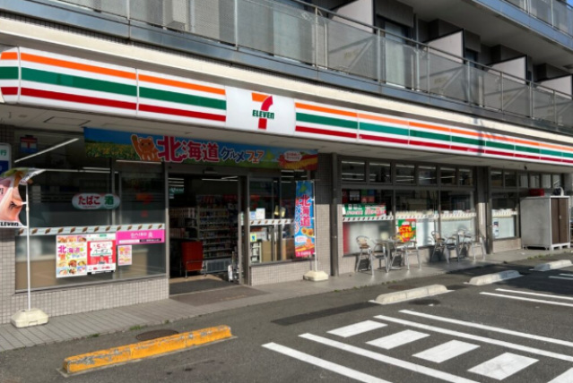 コンビニ　セブンイレブン横浜岸根公園店（コンビニ）まで490m