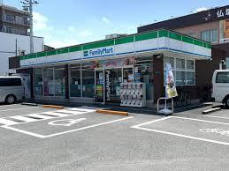 コンビニ　ファミリーマート平野瓜破店（コンビニ）まで221m