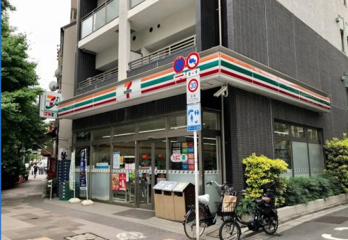 コンビニ　セブンイレブン 中央区新川2丁目店（コンビニ）まで146m