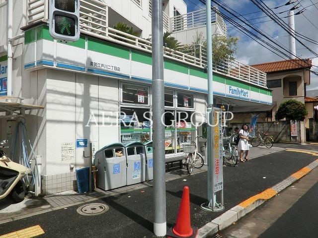 コンビニ　ファミリーマート須賀江戸川二丁目店（コンビニ）まで215m