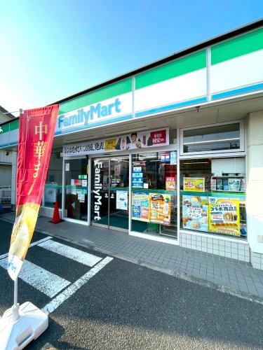 コンビニ　ファミリーマート（コンビニ）まで1044m