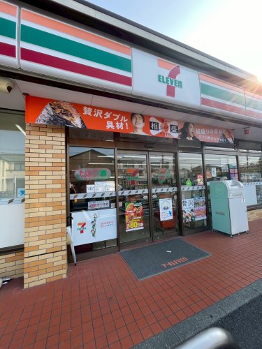 コンビニ　セブンイレブン（コンビニ）まで1337m