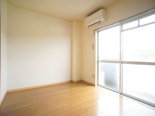 居室・リビング　快適に過ごせるエアコンが付いています♪