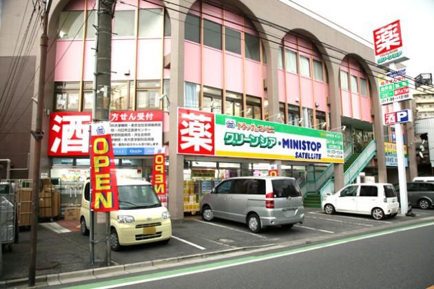 ドラックストア　グリーンシア川口西口店（ドラッグストア）まで400m