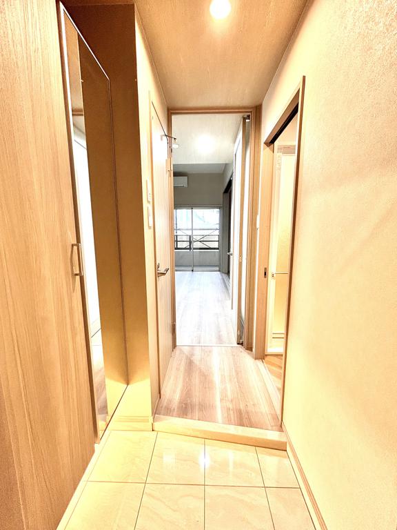 玄関　※写真は同型タイプ、現況優先。