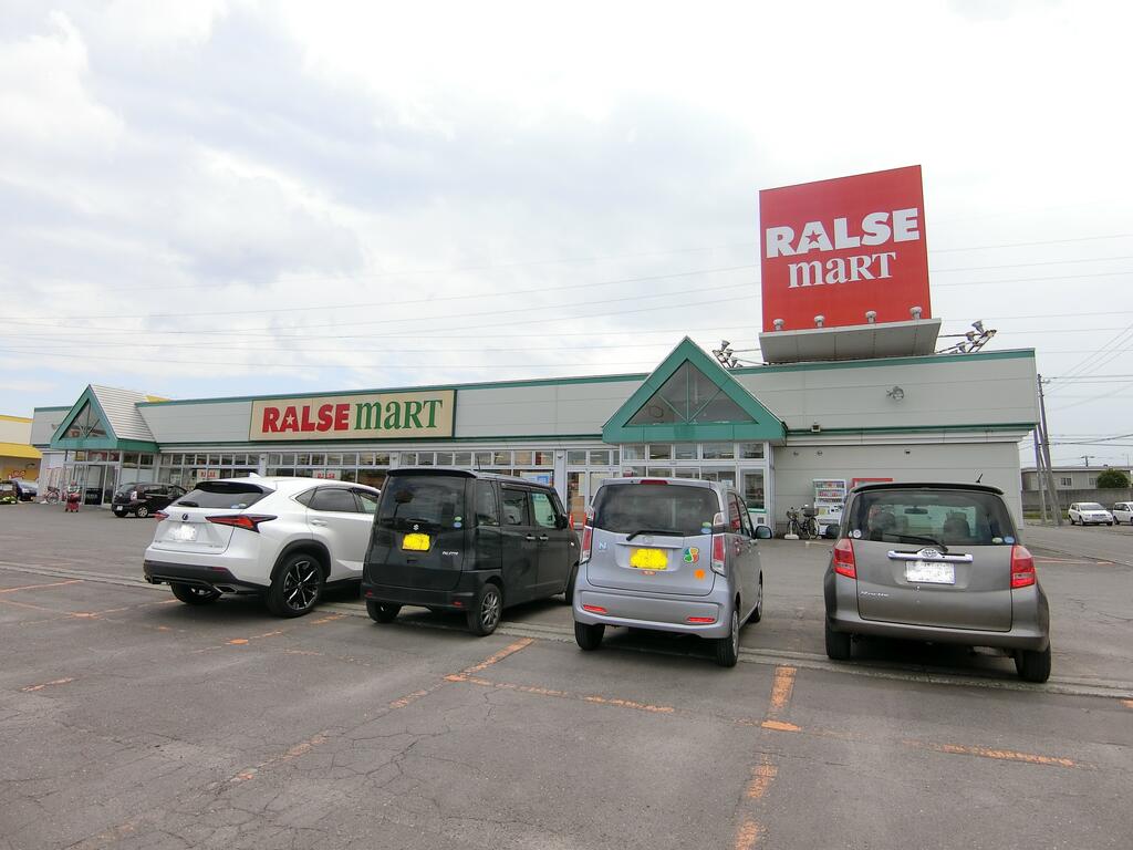 スーパー　ラルズマート恵み野店（スーパー）まで703m