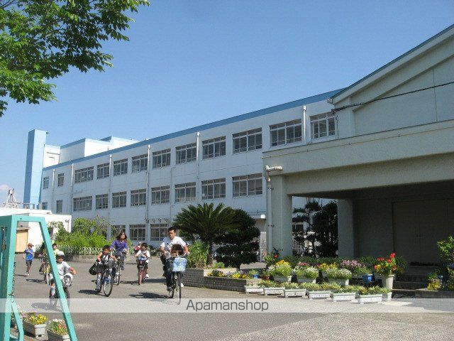 小学校　高槻市立若松小学校（小学校）まで820m