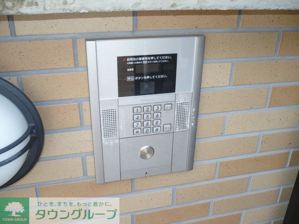 セキュリティ　物件入り口オートロックゲート付き