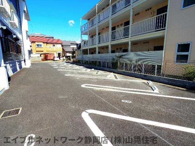 駐車場　車をお持ちの方に嬉しい駐車場付きの物件です