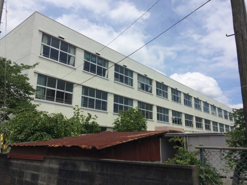 中学校　静岡市立籠上中学校（中学校）まで407m