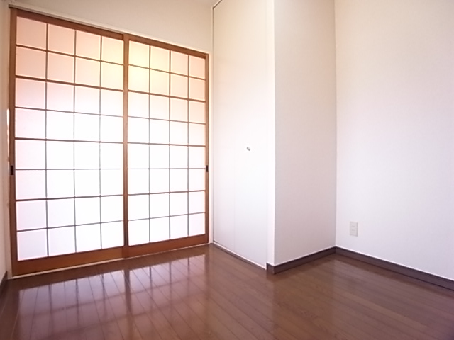 キャッスルコートIIの居間写真