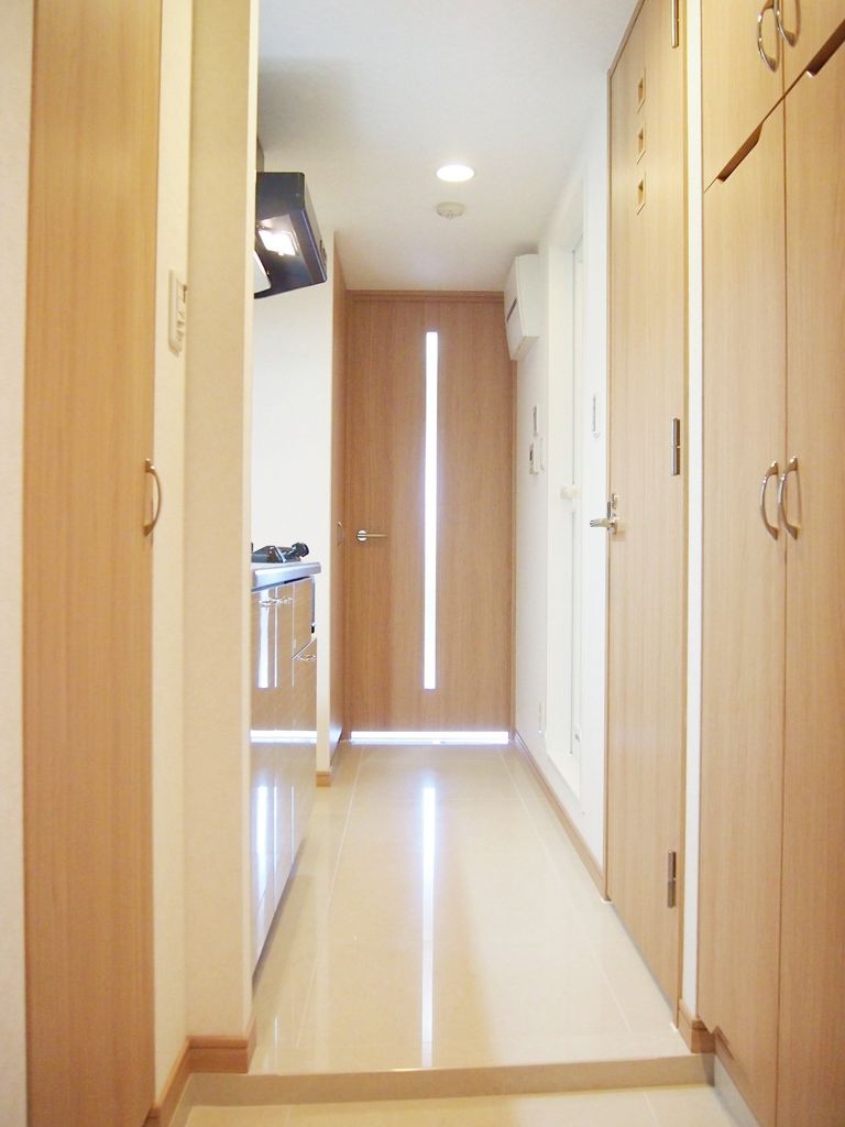 玄関　※同タイプの別のお部屋です。