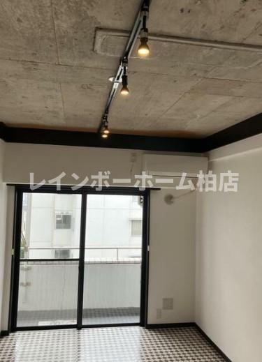 居室・リビング　こちらのリビングで趣味の時間をお楽しみください