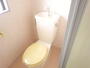 トイレ　洋式のトイレはゆとりがあります