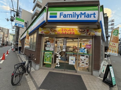 コンビニ　ファミリーマート 黒門市場東店（コンビニ）まで162m