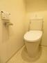 トイレ　落ち着いた色調のトイレです