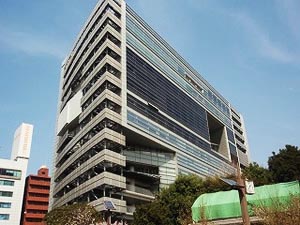 図書館　新宿区立四谷図書館（図書館）まで391m