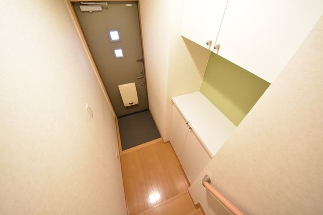 小田急江ノ島線 湘南台駅 徒歩10分 2階建 築18年の玄関写真