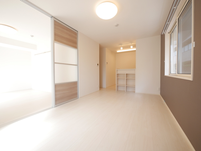 居室・リビング　★アクセントクロスがおしゃれなお部屋です★