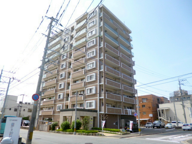 建物外観　ベイサイドの綺麗な分譲マンション。