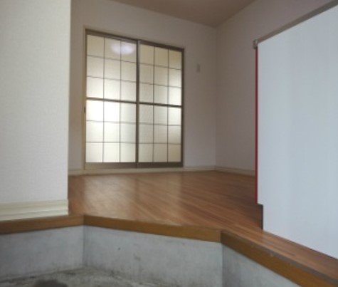 京王線 府中駅 徒歩20分 2階建 築34年の玄関写真