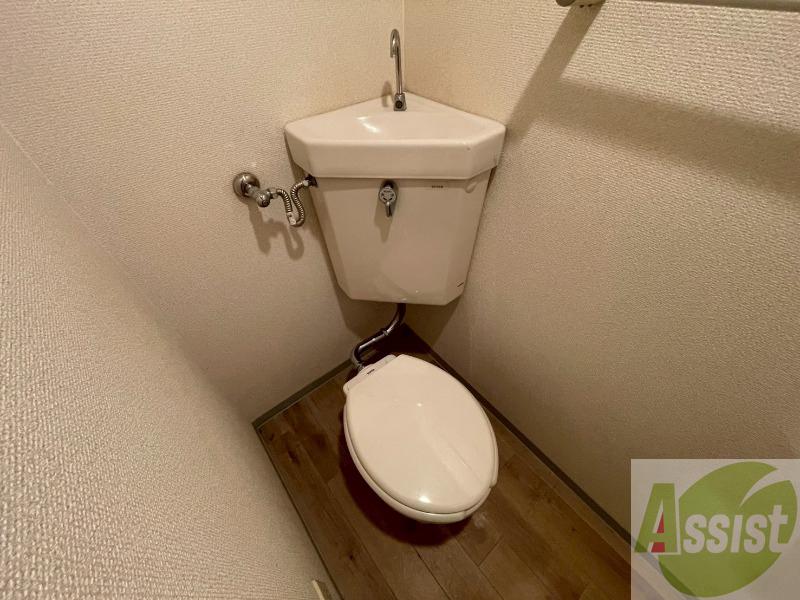 トイレ　こちらはトイレです。清潔感があり、安心して使用できます。