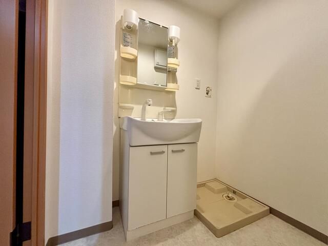 洗面設備　コンパクトで使いやすい洗面所